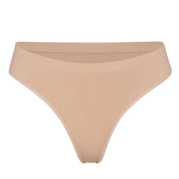 NWT SKIMS SOFT SMOOTHING SEAMLESS THONG COLOR CLAY - Picture 1 of 5